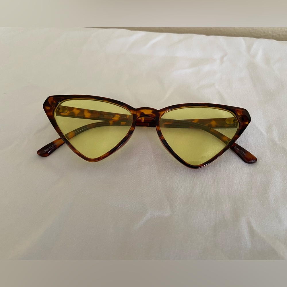 Women’s brown tortoiseshell sunglasses with yellow frames - OS
